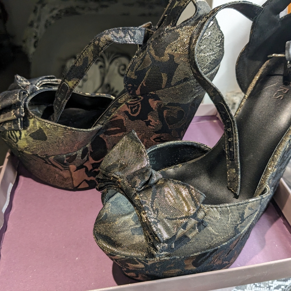 Women pattern shoes